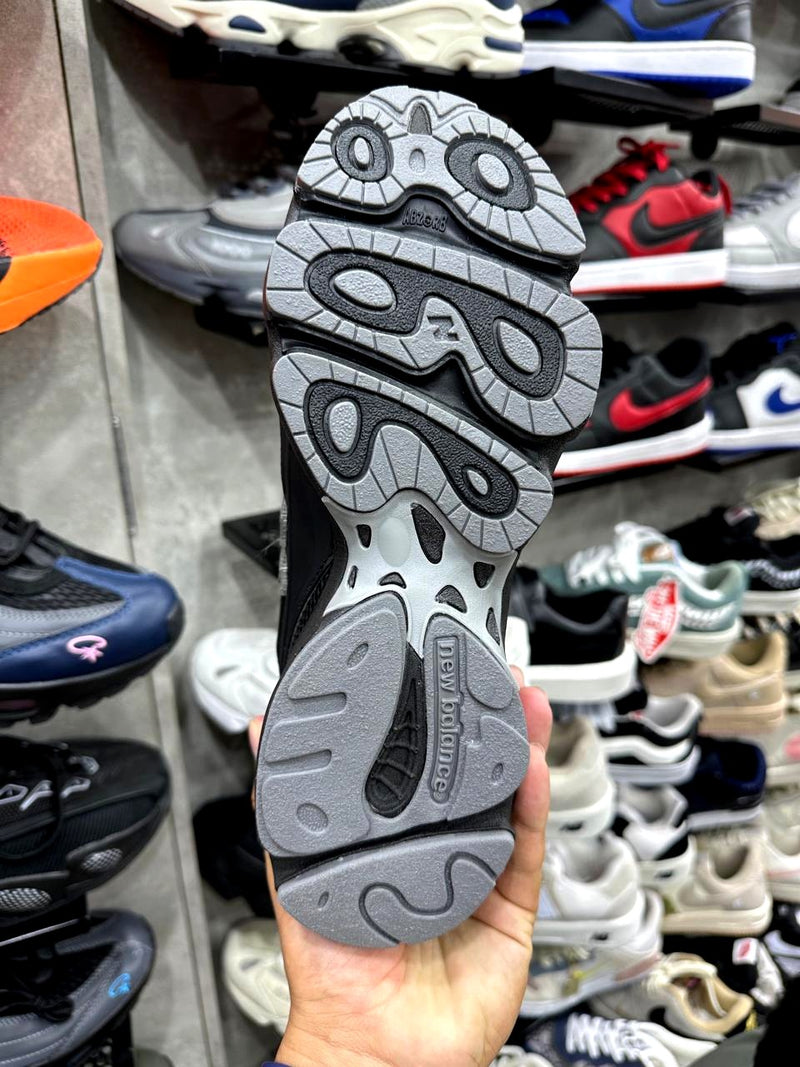 LANÇAMENTO Tênis New Balance 1000 Preto Detalhes Cinza + Frete Grátis