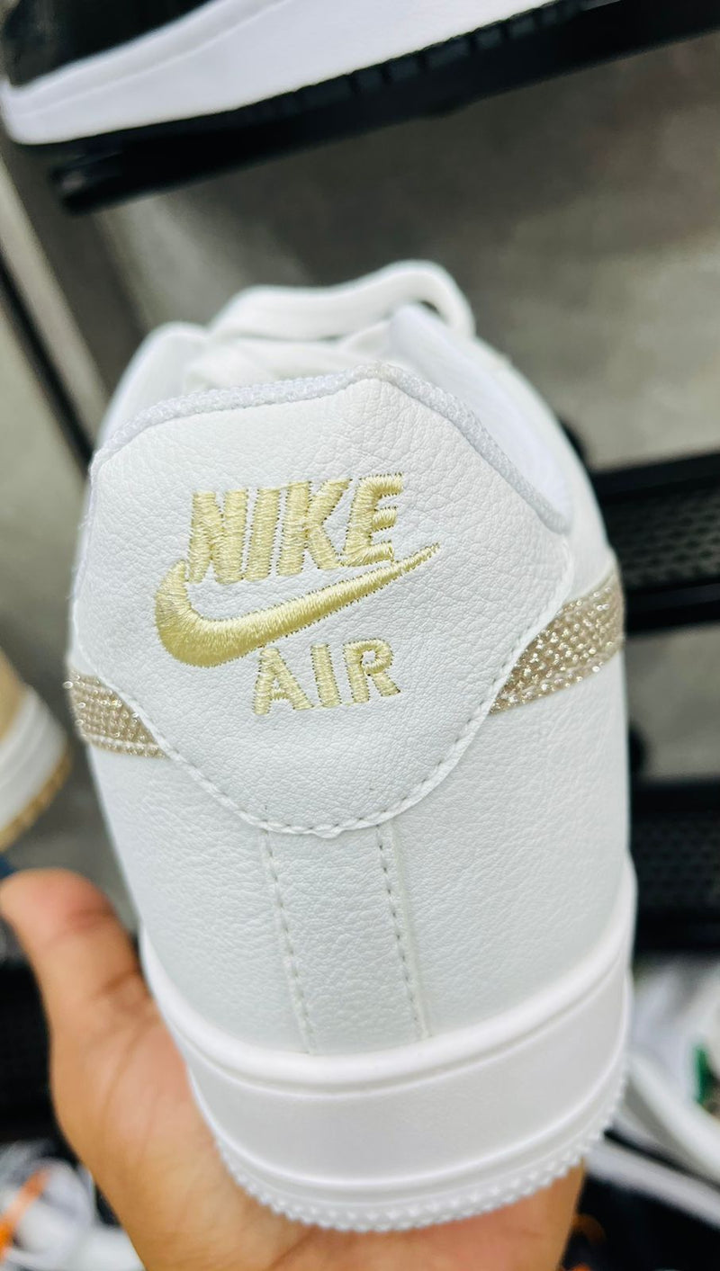 TÊNIS NIKE BRANCO BRILHO DOURADO AIR FORCE- PRMOÇÃO