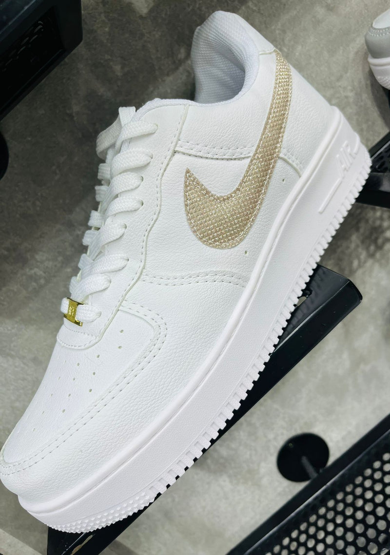 TÊNIS NIKE BRANCO BRILHO DOURADO AIR FORCE- PRMOÇÃO