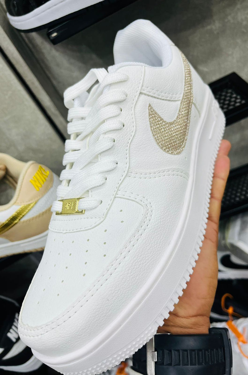 TÊNIS NIKE BRANCO BRILHO DOURADO AIR FORCE- PRMOÇÃO