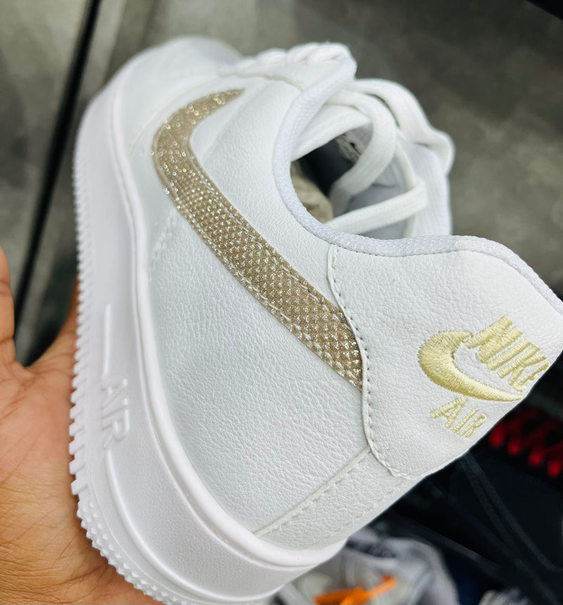 TÊNIS NIKE BRANCO BRILHO DOURADO AIR FORCE- PRMOÇÃO