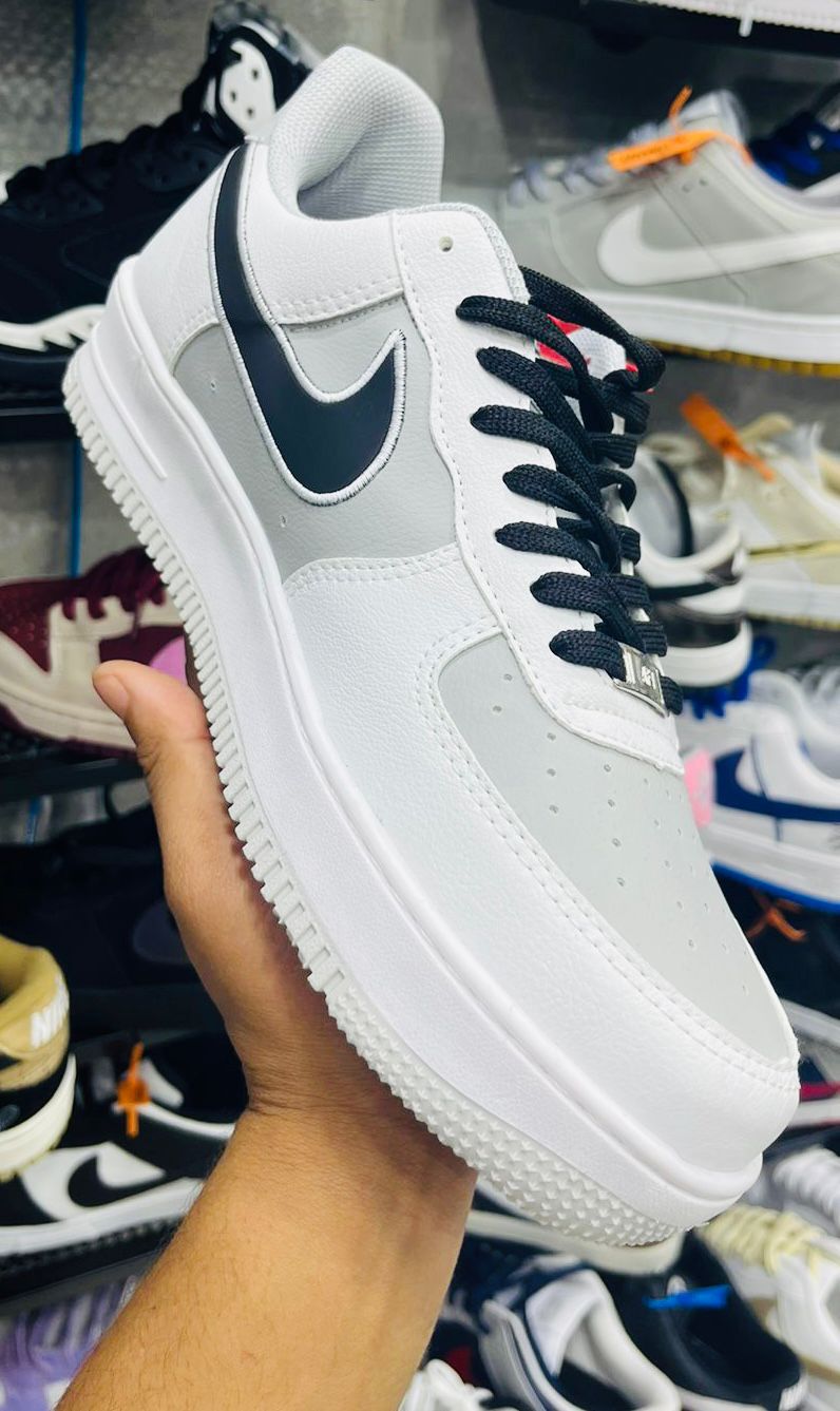 TÊNIS AIR FORCE BRANCO COM PRETO