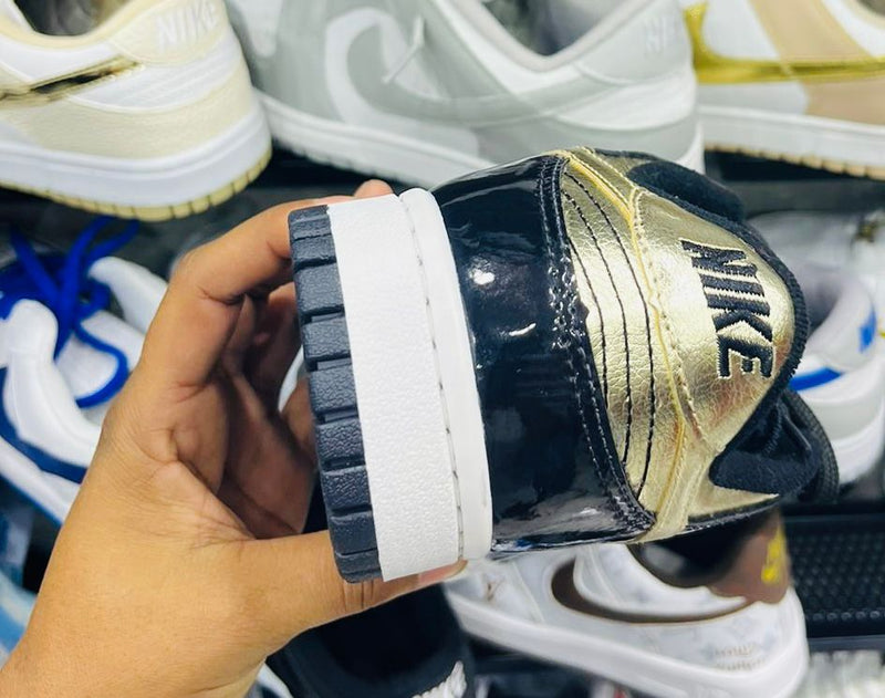 TÊNIS NIKE DUNK LOW PRETO COM DOURADO