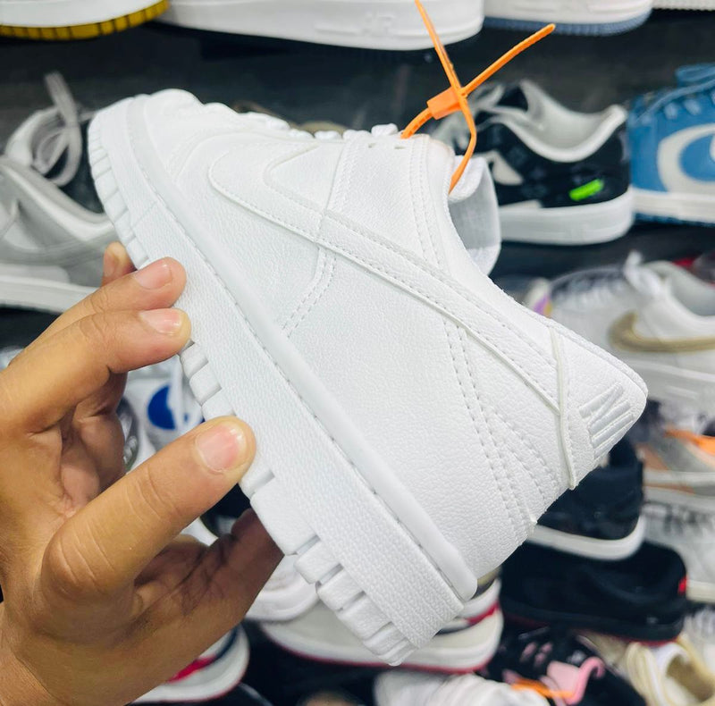 TÊNIS NIKE DUNK LOW BRANCO