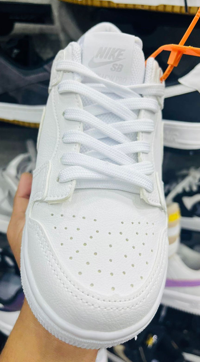 TÊNIS NIKE DUNK LOW BRANCO