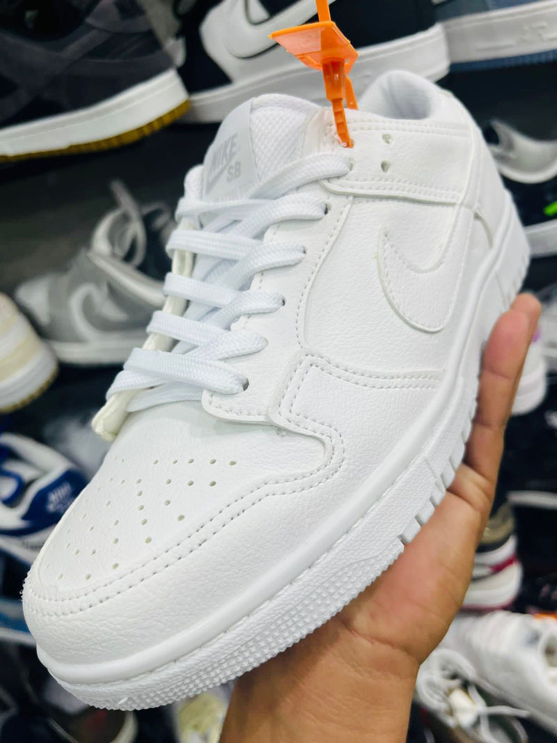 TÊNIS NIKE DUNK LOW BRANCO