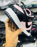 TÊNIS NIKE DUNK LOW PRETO COM ROSA