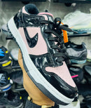 TÊNIS NIKE DUNK LOW PRETO COM ROSA