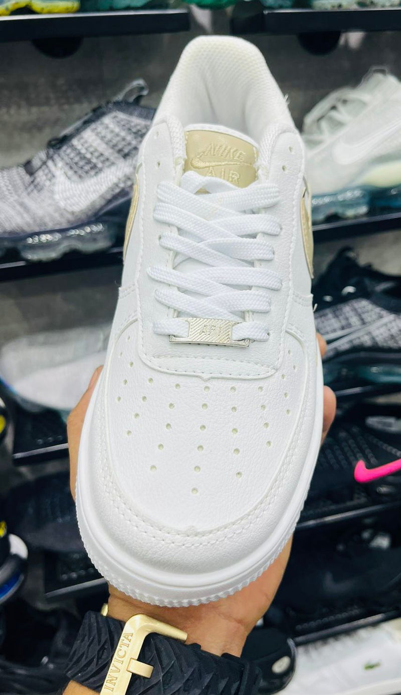 TÊNIS AIR FORCE BRANCO COM BEGE