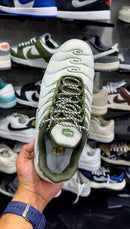 LANÇAMENTO Tênis Nike Air Max Plus TN1 Branco com Verde Musgo + Frete Grátis