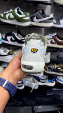 LANÇAMENTO Tênis Nike Air Max Plus TN1 Branco com Verde Musgo + Frete Grátis