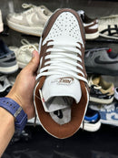 TÊNIS NIKE DUNK LOW BRANCO COM MARROM