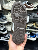 TÊNIS NIKE DUNK LOW BRANCO COM MARROM