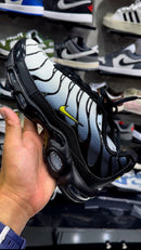 LANÇAMENTO Tênis Nike Air Max Plus TN1 Preto com Branco e Detalhes Amarelo + Frete Grátis