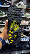 LANÇAMENTO Tênis Nike Air Max Plus TN1 Preto com Branco e Detalhes Amarelo + Frete Grátis