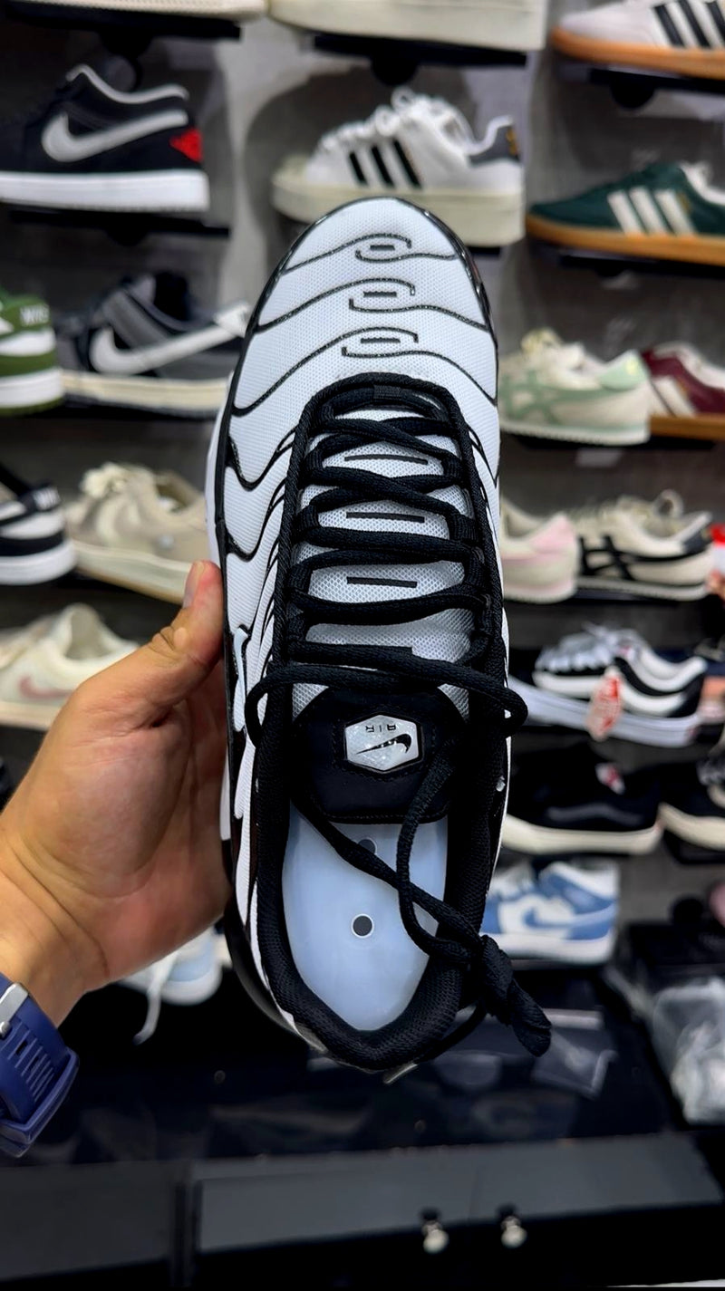 LANÇAMENTO Tênis Nike Air Max Plus TN1 Preto e Branco + Frete Grátis