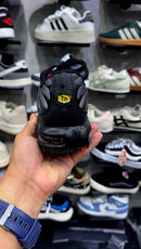 LANÇAMENTO Tênis Nike Air Max Plus TN1 Preto com Cinza Escuro e Detalhes Vermelho + Frete Grátis
