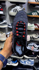 LANÇAMENTO Tênis Nike Air Max Plus TN1 Preto com Cinza Escuro e Detalhes Vermelho + Frete Grátis