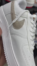 TÊNIS NIKE BRANCO BRILHO DOURADO AIR FORCE- PRMOÇÃO